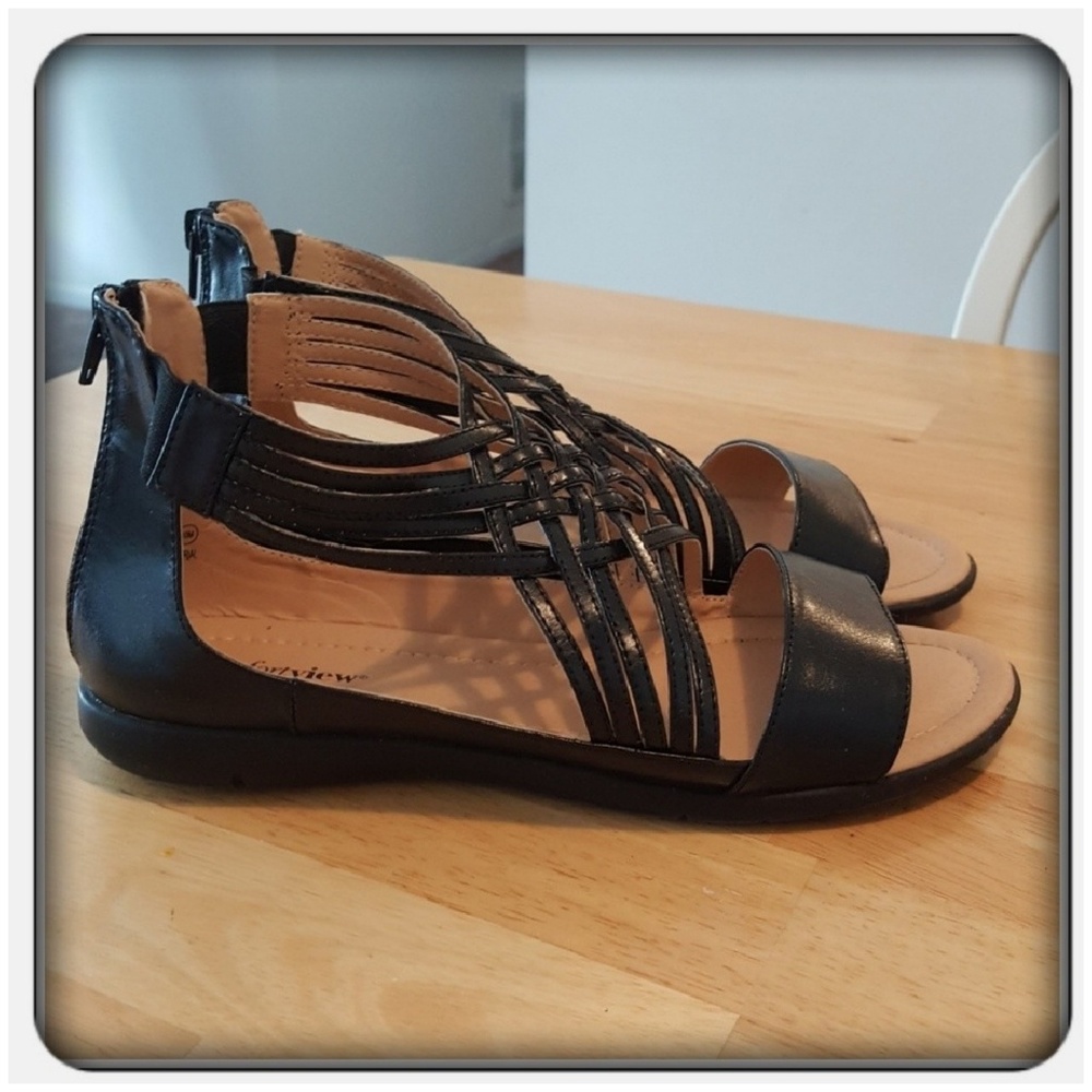 Woman's Black Sandals Size 10M